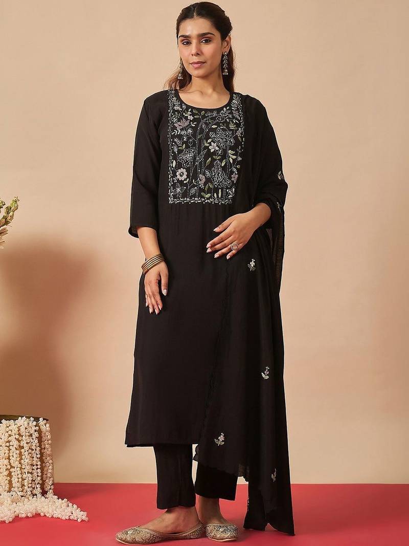 Women Floral Embroidered Regular Thread Work Kurta with Trousers & With Dupatta