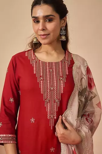 Women Floral Embroidered Regular Thread Work Kurta with Trousers & With Dupatta