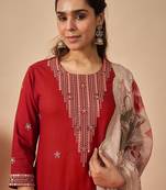 Women Floral Embroidered Regular Thread Work Kurta with Trousers & With Dupatta