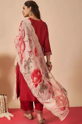 Women Floral Embroidered Regular Thread Work Kurta with Trousers & With Dupatta