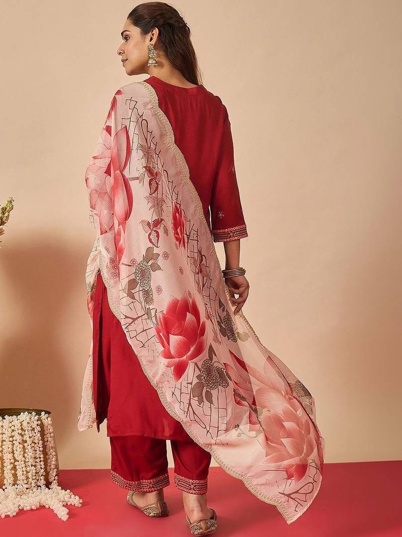 Women Floral Embroidered Regular Thread Work Kurta with Trousers & With Dupatta