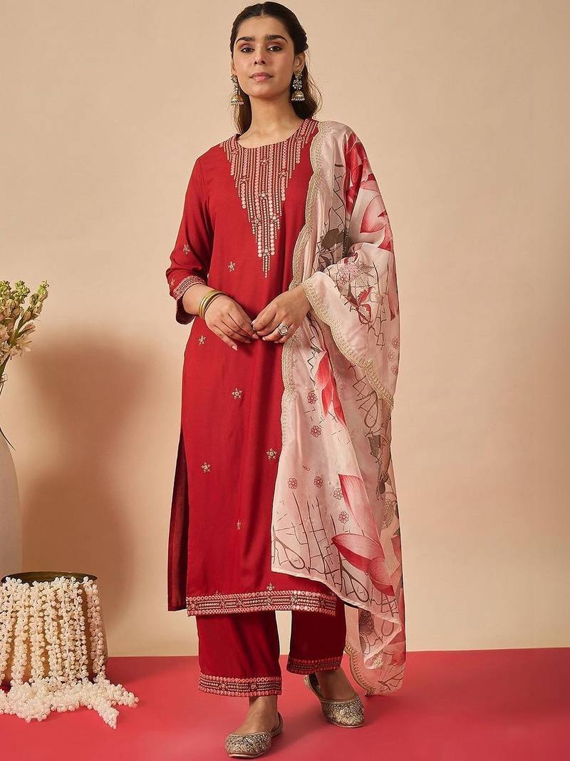 Women Floral Embroidered Regular Thread Work Kurta with Trousers & With Dupatta