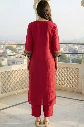 Women Ethnic Motifs Embroidered Regular Thread Work Kurta with Trousers
