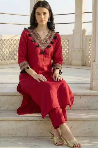 Women Ethnic Motifs Embroidered Regular Thread Work Kurta with Trousers