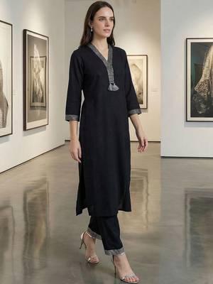 Women Regular Thread Work Kurta with Trousers 1