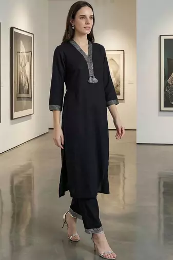 Women Regular Thread Work Kurta with Trousers