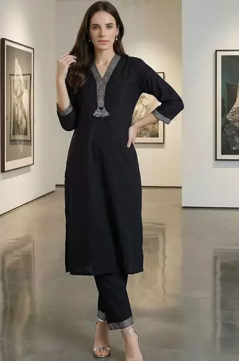 Women Regular Thread Work Kurta with Trousers