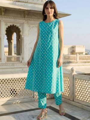 Women Printed Regular Pure Cotton Kurta with Trousers 5