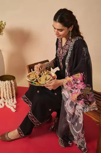 Women Ethnic Motifs Embroidered Regular Thread Work Kurta with Trousers & With Dupatta