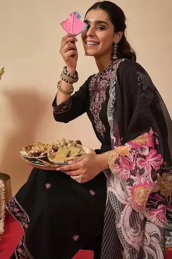 Women Ethnic Motifs Embroidered Regular Thread Work Kurta with Trousers & With Dupatta