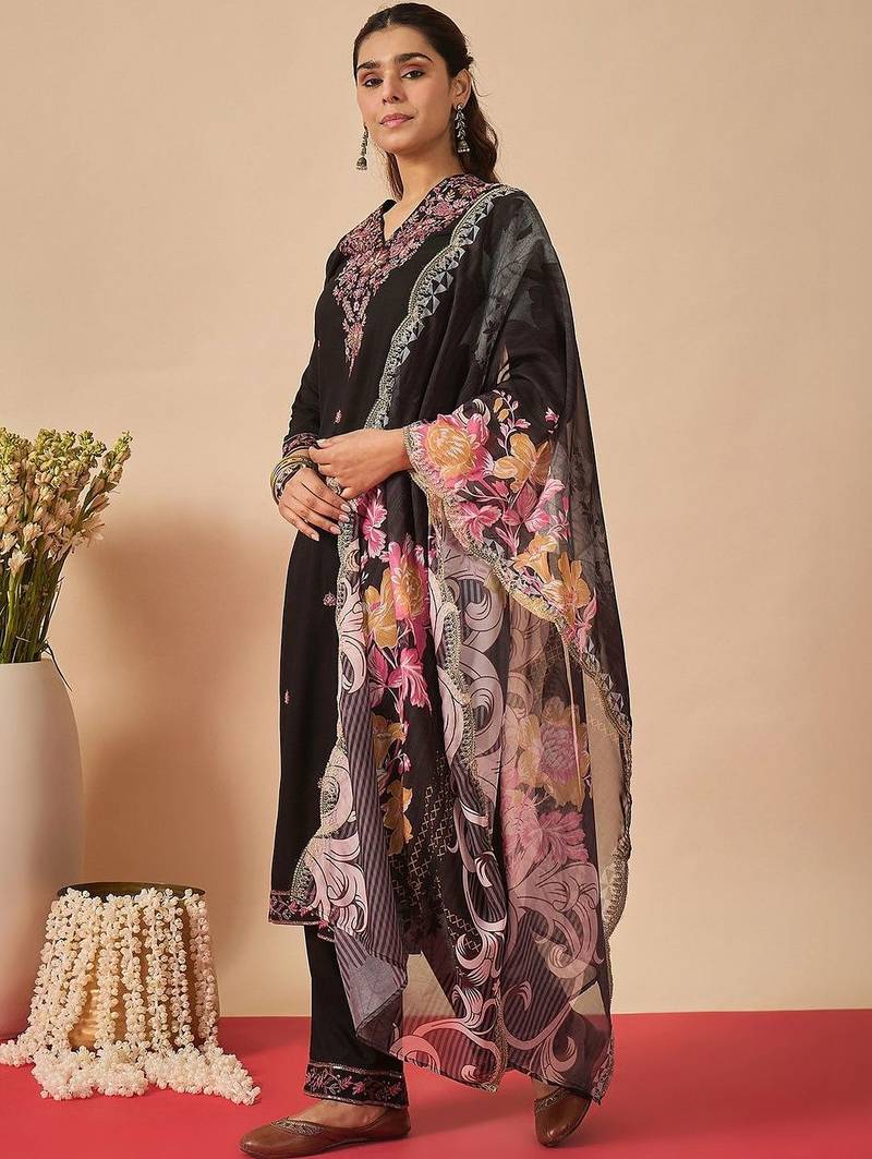 Women Ethnic Motifs Embroidered Regular Thread Work Kurta with Trousers & With Dupatta