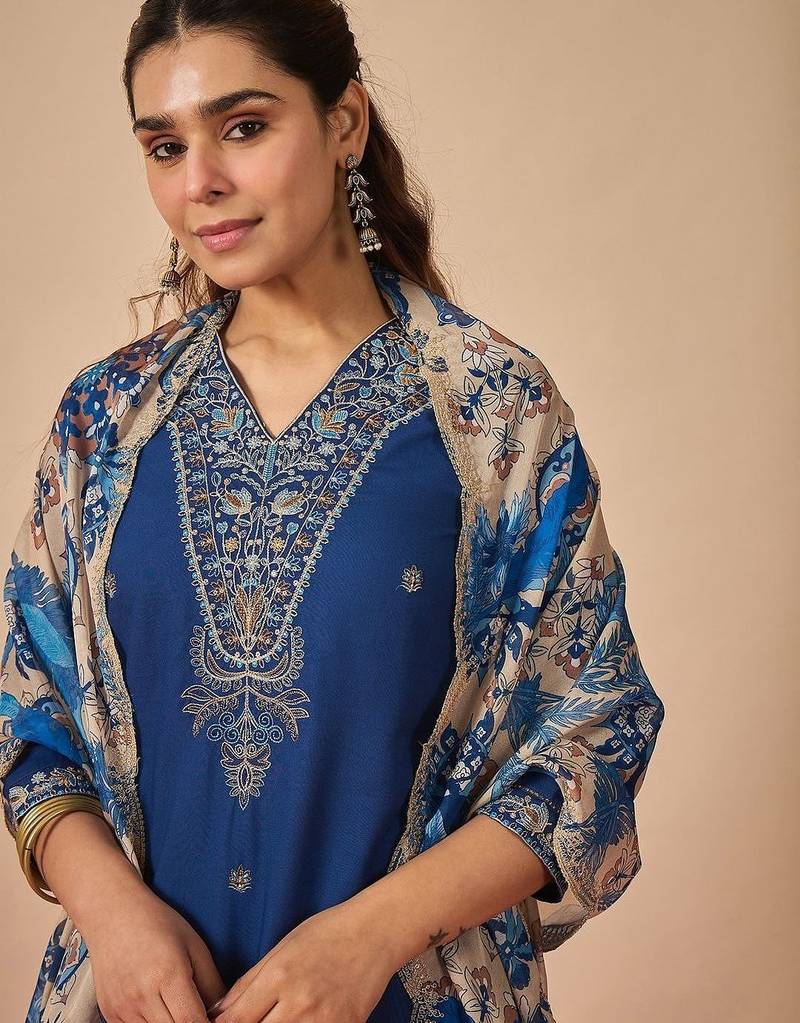 Women Ethnic Motifs Embroidered Regular Thread Work Kurta with Pyjamas & With Dupatta