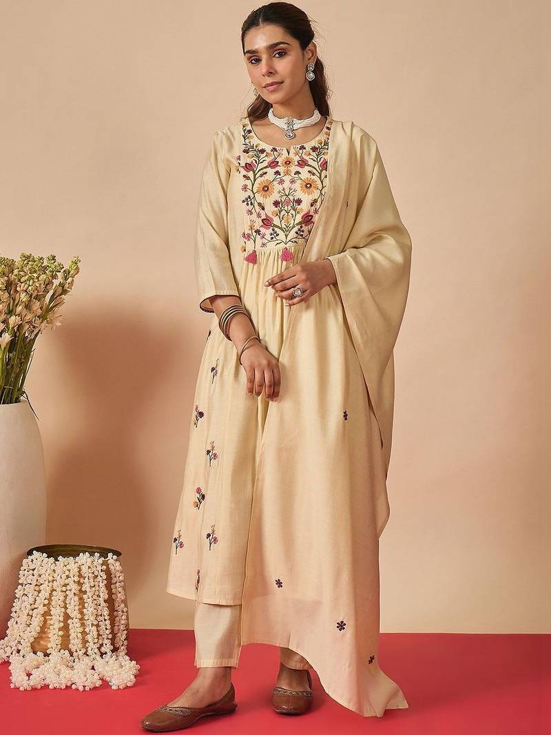 Women Floral Embroidered Empire Thread Work Kurta with Trousers & With Dupatta