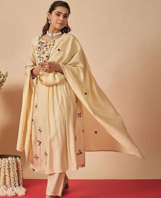 Women Floral Embroidered Empire Thread Work Kurta with Trousers & With Dupatta 5