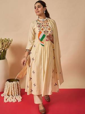 Women Floral Embroidered Empire Thread Work Kurta with Trousers & With Dupatta 6