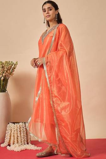Women Embroidered Regular Thread Work Kurta with Trousers & With Dupatta