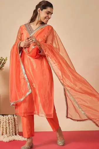 Women Embroidered Regular Thread Work Kurta with Trousers & With Dupatta