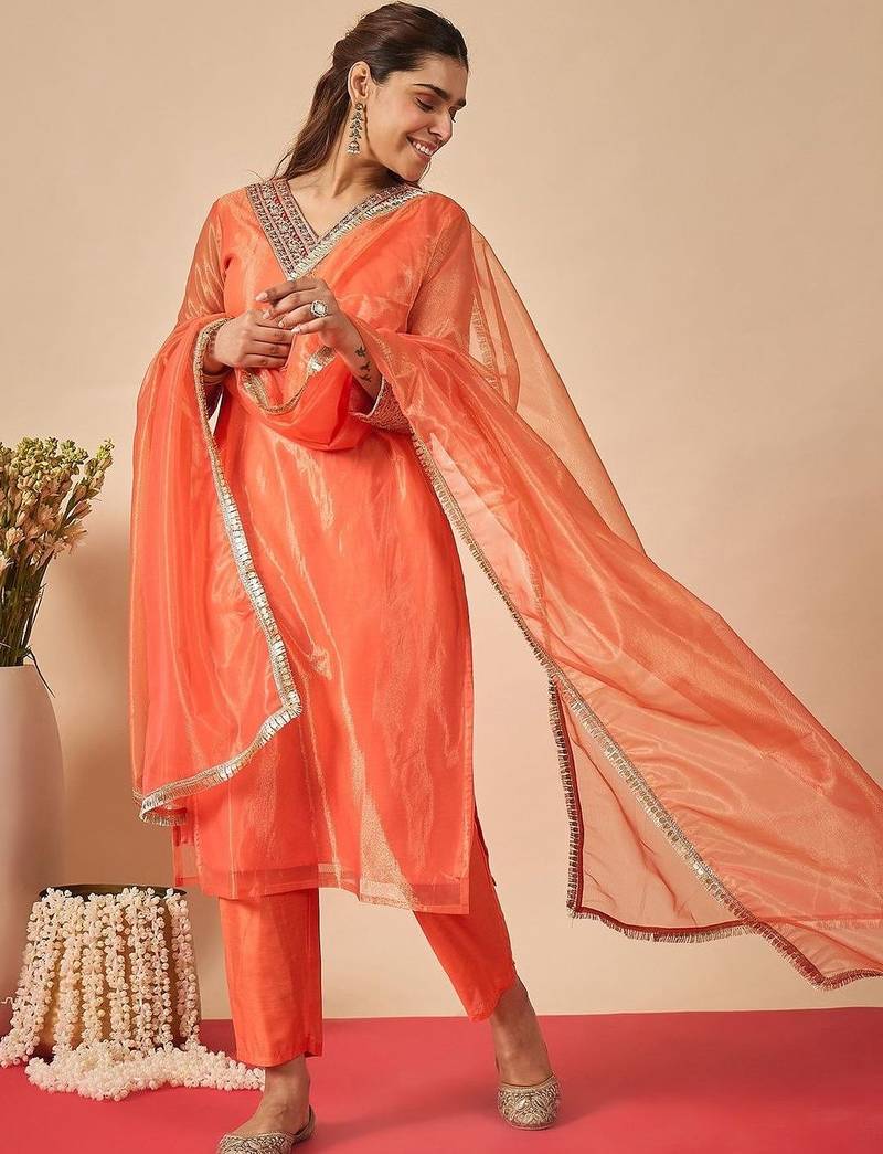 Women Embroidered Regular Thread Work Kurta with Trousers & With Dupatta