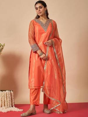 Women Embroidered Regular Thread Work Kurta with Trousers & With Dupatta 5
