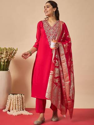 Women Ethnic Motifs Embroidered Regular Thread Work Kurta with Trousers & With Dupatta 5