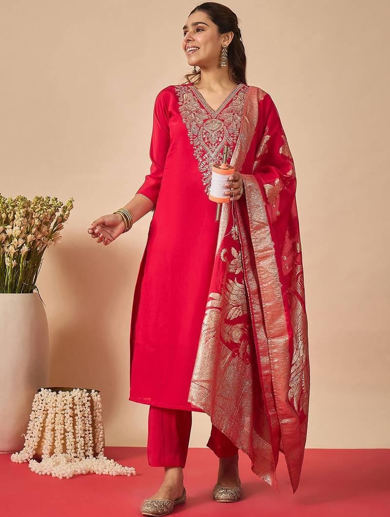 Women Ethnic Motifs Embroidered Regular Thread Work Kurta with Trousers & With Dupatta