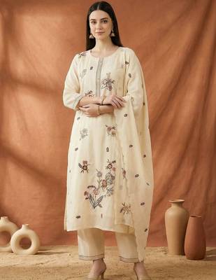 Women Floral Embroidered Regular Thread Work Kurta with Trousers & With Dupatta 2