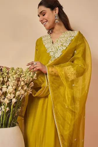 Women Ethnic Motifs Embroidered Regular Thread Work Kurta with Trousers & With Dupatta