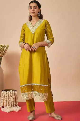 Women Ethnic Motifs Embroidered Regular Thread Work Kurta with Trousers & With Dupatta
