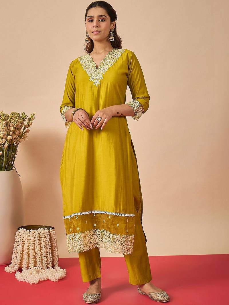 Women Ethnic Motifs Embroidered Regular Thread Work Kurta with Trousers & With Dupatta