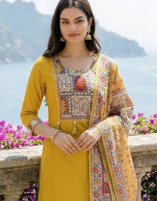 Women Ethnic Motifs Printed Regular Thread Work Kurta with Trousers & With Dupatta 3
