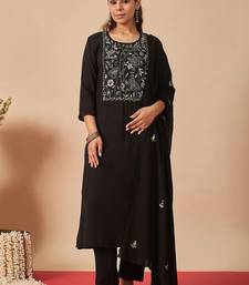 Women Floral Embroidered Regular Thread Work Kurta with Trousers & With Dupatta