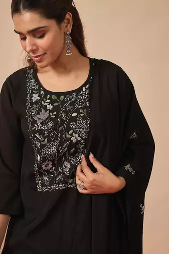 Women Floral Embroidered Regular Thread Work Kurta with Trousers & With Dupatta