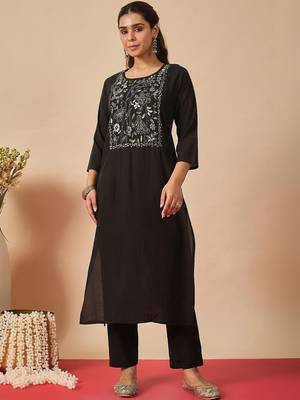 Women Floral Embroidered Regular Thread Work Kurta with Trousers & With Dupatta 3