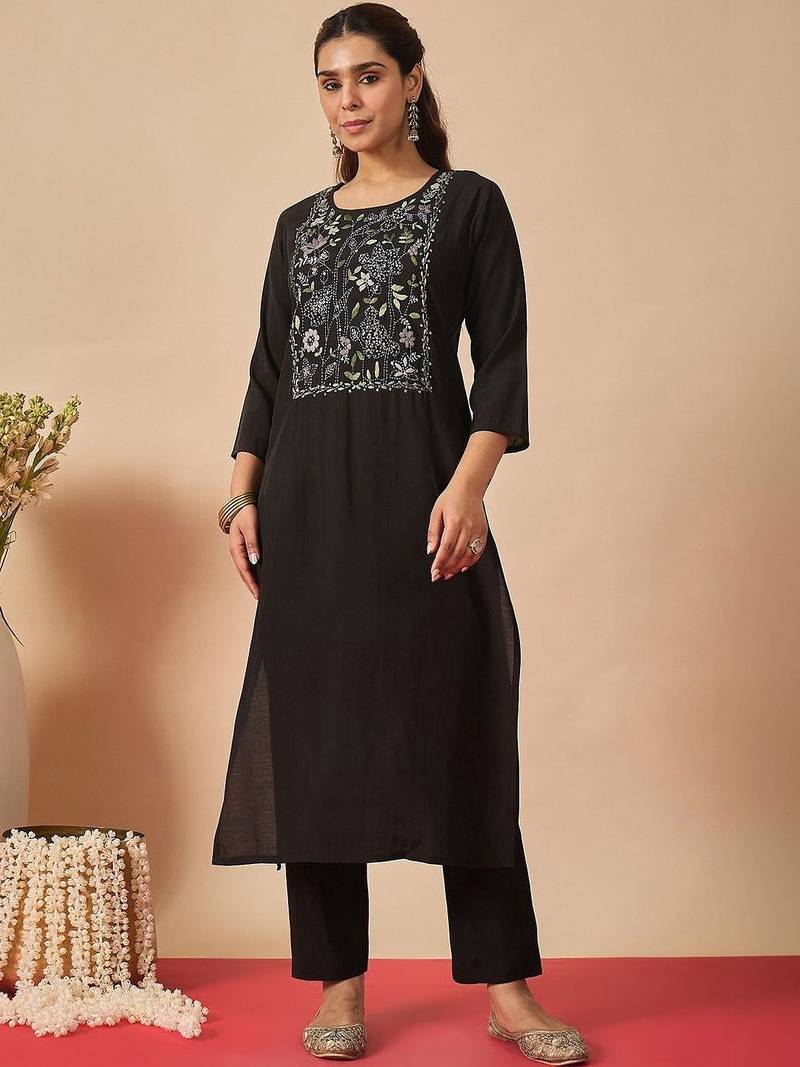 Women Floral Embroidered Regular Thread Work Kurta with Trousers & With Dupatta