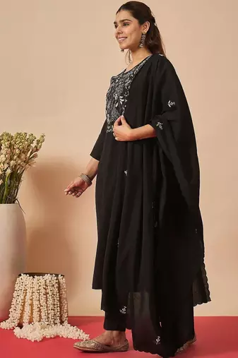Women Floral Embroidered Regular Thread Work Kurta with Trousers & With Dupatta