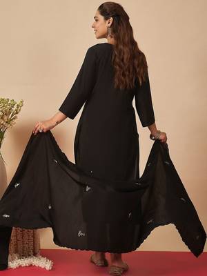 Women Floral Embroidered Regular Thread Work Kurta with Trousers & With Dupatta 5
