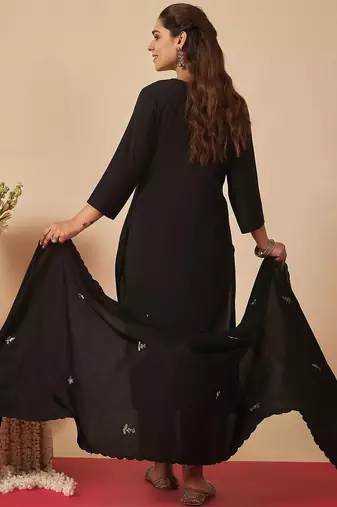 Women Floral Embroidered Regular Thread Work Kurta with Trousers & With Dupatta