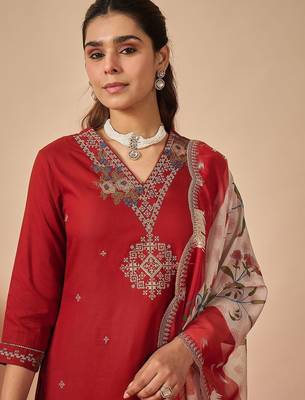 Women Floral Embroidered Regular Thread Work Kurta with Patiala & With Dupatta 3
