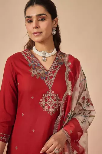 Women Floral Embroidered Regular Thread Work Kurta with Patiala & With Dupatta