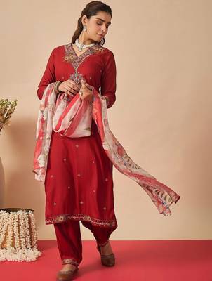 Women Floral Embroidered Regular Thread Work Kurta with Patiala & With Dupatta 4