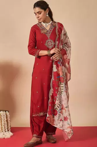 Women Floral Embroidered Regular Thread Work Kurta with Patiala & With Dupatta