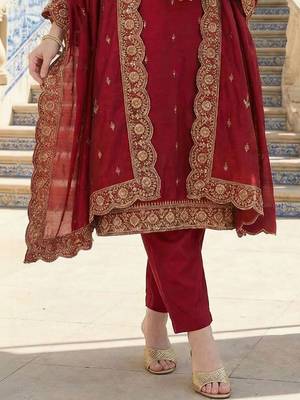 Women Ethnic Motifs Embroidered Regular Thread Work Kurta with Trousers & With Dupatta 5