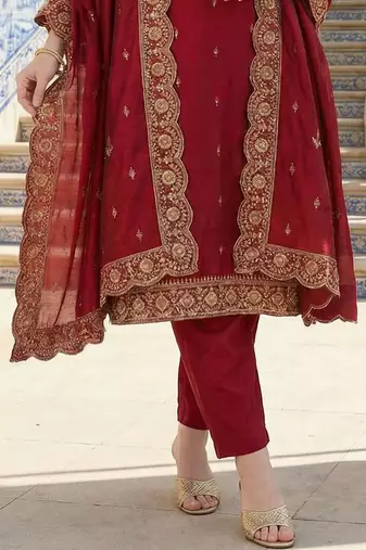 Women Ethnic Motifs Embroidered Regular Thread Work Kurta with Trousers & With Dupatta