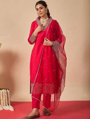Women Ethnic Motifs Yoke Design Regular Thread Work Kurta with Trousers & With Dupatta 1