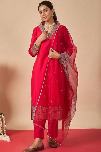 Women Ethnic Motifs Yoke Design Regular Thread Work Kurta with Trousers & With Dupatta