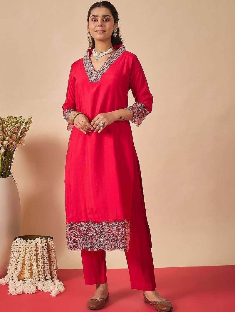 Women Ethnic Motifs Yoke Design Regular Thread Work Kurta with Trousers & With Dupatta