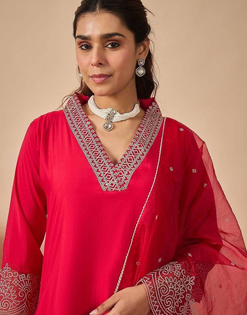 Women Ethnic Motifs Yoke Design Regular Thread Work Kurta with Trousers & With Dupatta