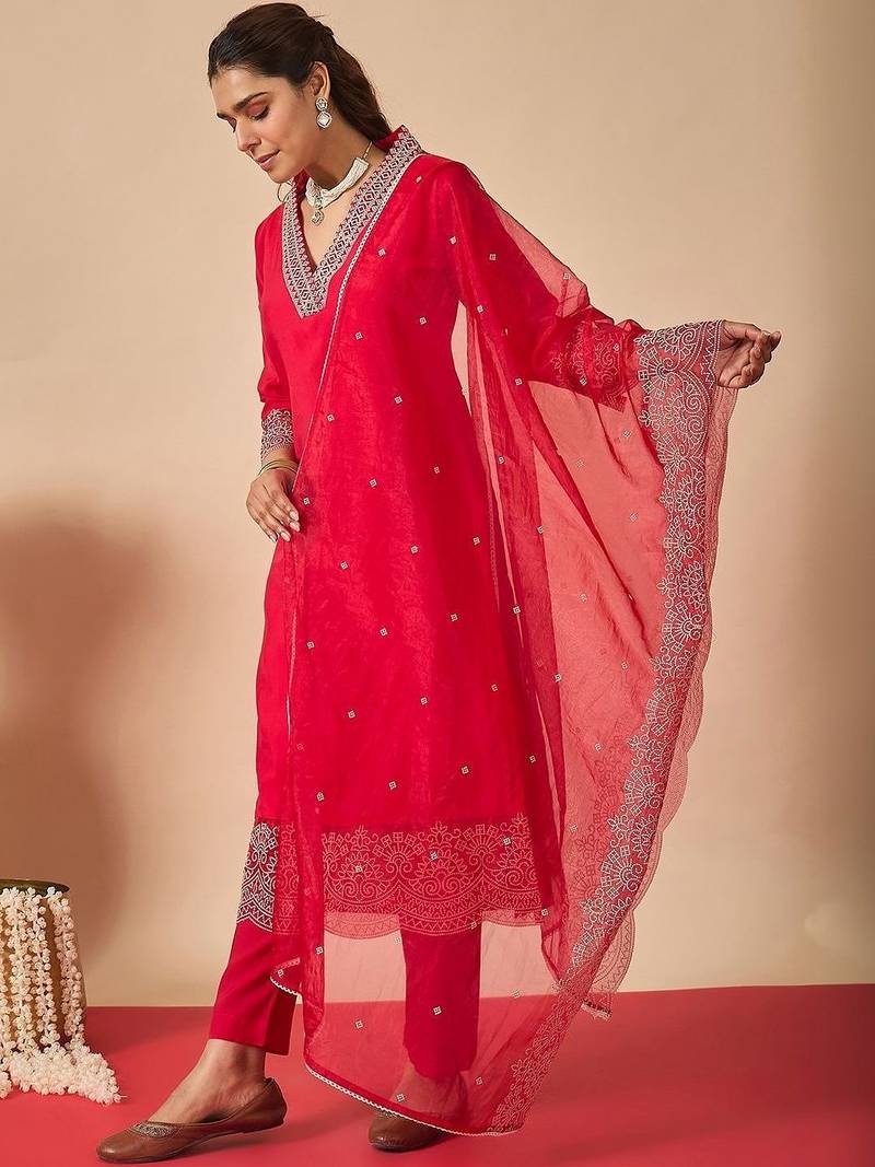 Women Ethnic Motifs Yoke Design Regular Thread Work Kurta with Trousers & With Dupatta