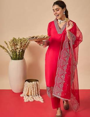 Women Ethnic Motifs Yoke Design Regular Thread Work Kurta with Trousers & With Dupatta 6
