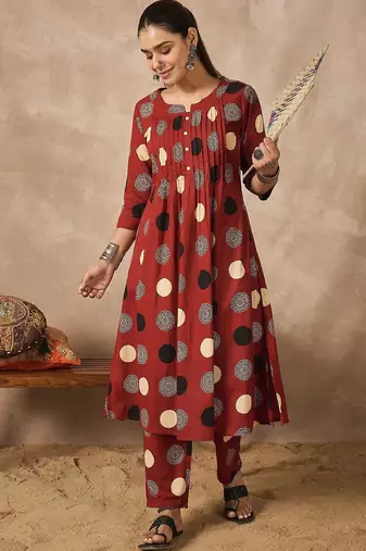 Women Ethnic Motifs Printed Pleated Pure Cotton Kurta with Trousers